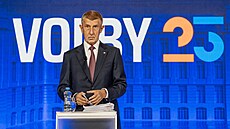 Premiér Petr Fiala a �éf hnutí ANO Andrej Babi� (vlevo) se utkali v p�edvolební debat� CNN Prima News.
