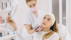 Biostimula�ní látky p�sobí na fibroblasty, co� jsou bu�ky, které mají na...