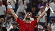Novak Djokovi se raduje z výhry ve tetím kole turnaje v anghaji.