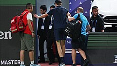 Jannik Sinner nedohrál utkání tetího kola v anghaji.