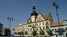 Nám�stí Starosty Pavla v Kladn� s budovou magistrátu.