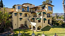 Vila je postavená v roce 1929 ve stylu panlského obrození.