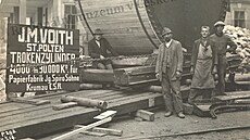 Peprava válce papírenský stroje   ve firm Spiro (JIP - Papírny Vtní) v roce...