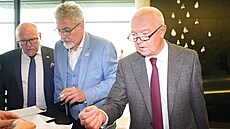 Do centrálního praského volebního tábu hnutí ANO dorazili zástupci kandidátky...