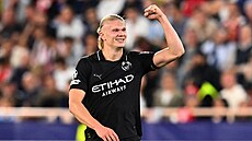 Erling Haaland z Manchesteru City slaví gól do sít� Monaka.