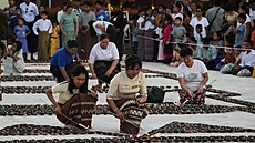 Barmská armáda bombardovala dav lidí, který se seel pi oslav buddhistického...