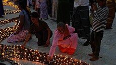 Barmská armáda bombardovala dav lidí, který se seel pi oslav buddhistického...
