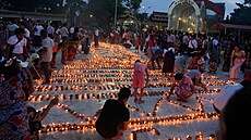 Barmská armáda bombardovala dav lidí, který se seel pi oslav buddhistického...