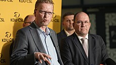 Pavel Blobrádek a Marek Výborný na tiskové konferenci po povolebním jednání...