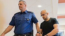 Mu� u Krajského soudu v Hradci Králové �elí ob�alob� z vra�dy prostitutky. (6....