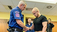 Mu� u Krajského soudu v Hradci Králové �elí ob�alob� z vra�dy prostitutky. (6....