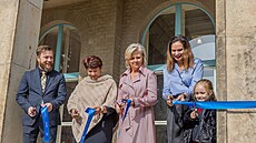 Slavnostní otev�ení vily �erych v �eské Skalici. Zleva �editel nada�ního fondu...