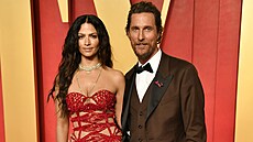 Camila Alvesová a Matthew McConaughey na Vanity Fair Oscar party (Los Angeles,...