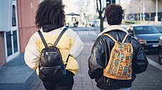 Outfit s batohem v m�stském stylu