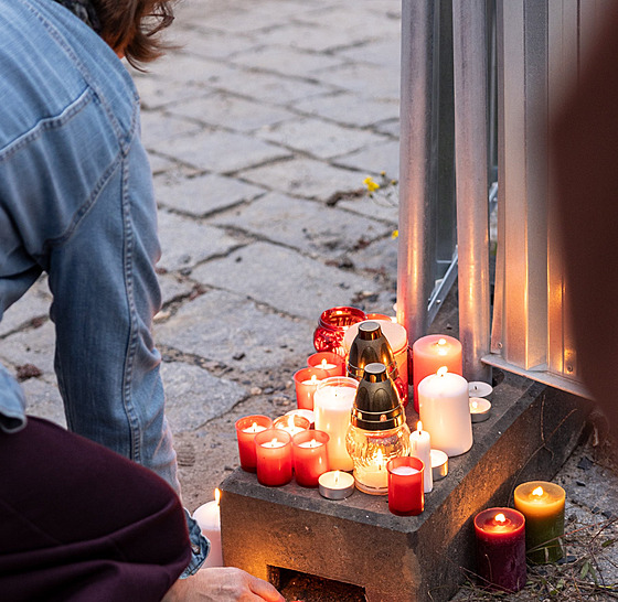Lidé se zúastnili vzpomínkové akce za obti rasismu a xenofobie. Uinili tak v...