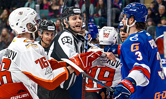 Rozhodí ukliduje situaci v utkání Petrohradu s Jekatrinburgem.