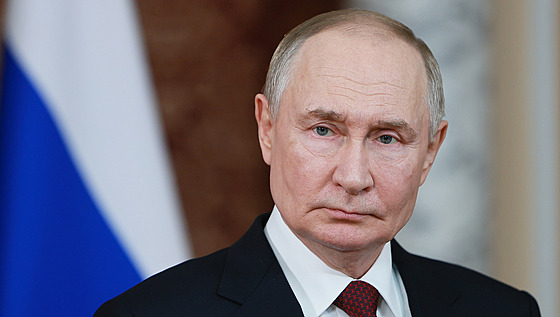 Ruský prezident Vladimir Putin po�ádá tiskovou konferenci po summitu...