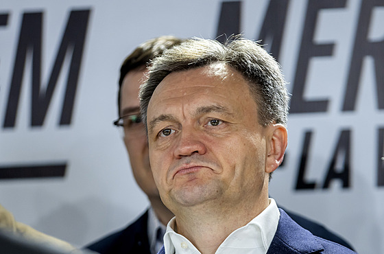 Moldavský premiér Dorin Recean bhem tiskové konference v volebním tábu Strany...