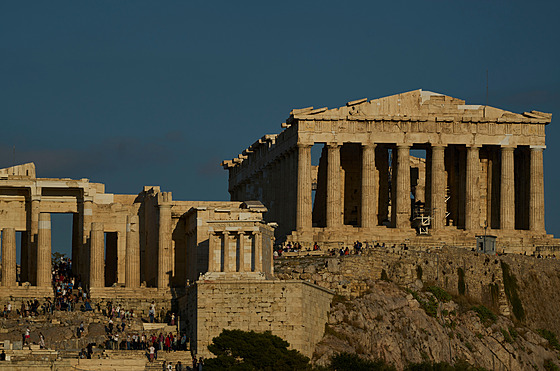 Leení, které po tém 20 let zakrývalo západní fasádu Parthenónu, bylo...