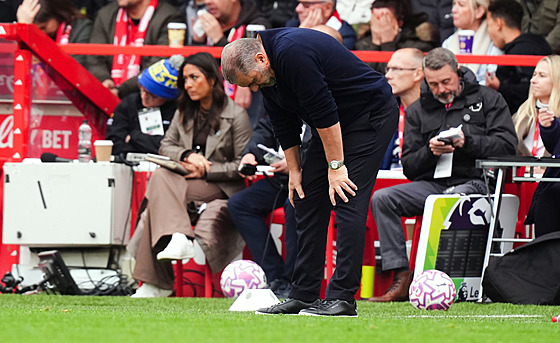 Zklamaný trenér Nottinghamu Ange Postecoglou.