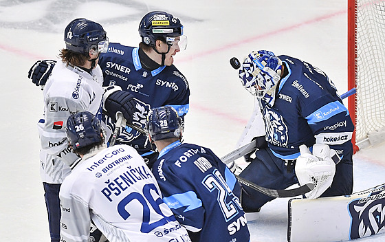 Skrumá ped libereckým gólmanem Kváou.