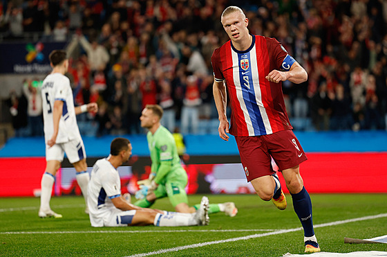 Norský kanonýr Erling Haaland slaví svj gól v utkání proti Izraeli.