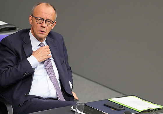 Nmecký kanclé Friedrich Merz v Bundestagu (16. íjna 2025)
