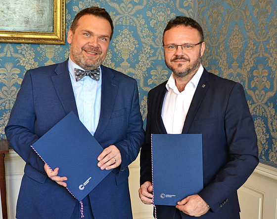 Generální editel eského rozhlasu (Ro) René Zavoral a ministr kultury Martin...