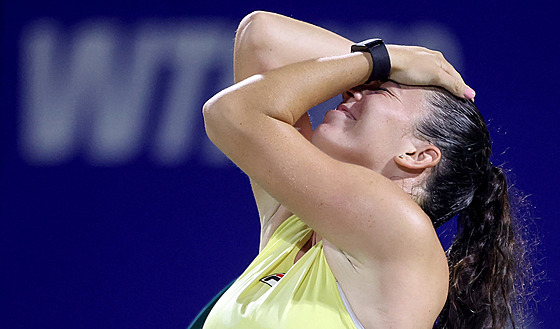 Tenistka Tereza Valentová se raduje z postupu do semifinále na turnaji v Ósace.