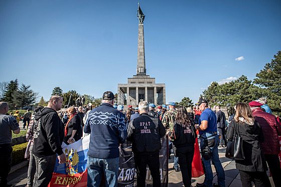 Pietní vzpomínky na osvobození Bratislavy na Slavín se zúastnil i proruský...