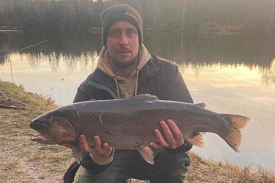 70centimetrový pstruh, kterého ulovil Jindich trba na ultralehkou výbavu.