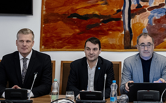 Filip Turek, Petr Macinka a Boris tastný na jednání poslaneckého klubu...