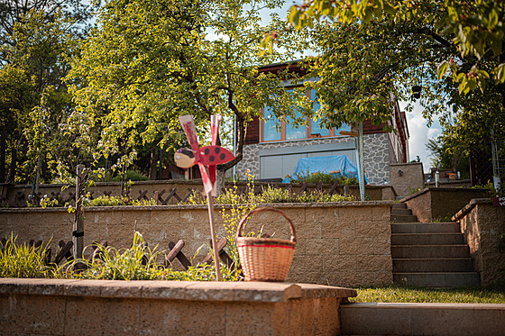 Zahradu pti element se zahradní chatou na snímku manelé vybudovali na...