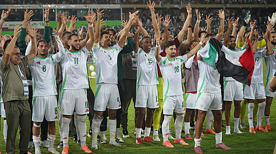 Fotbalisté Alírska se radují z postupu na mistrovství svta. Zajistil si ho v...