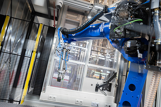 Robotické rameno ve skladu ve Vídni.