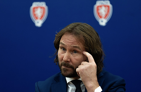 Generální manaer eských fotbalových reprezentací Pavel Nedvd na mimoádné...