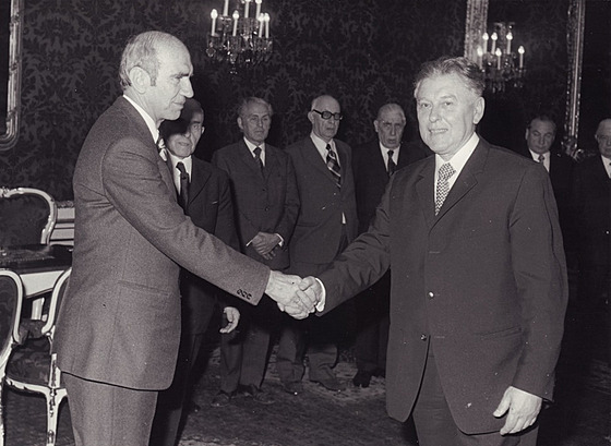 Hans Marálek (vpravo) s rakouským prezidentem Rudolfem Kirchschlagerem v dob,...