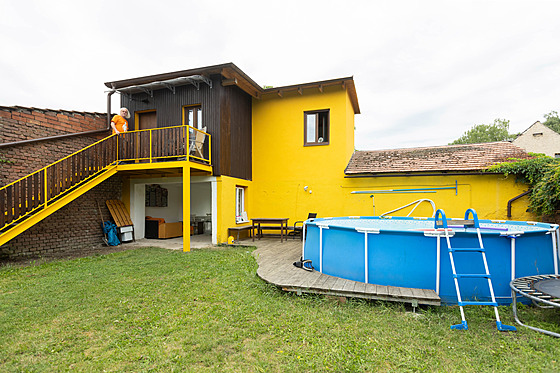 Bhem horkých letních dní vichni ocení zahradní bazén.