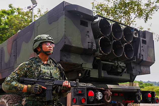 Čína si opět přivlastnila Tchaj-wan. Na snímcích ukázala, kde by mohla zaútočit