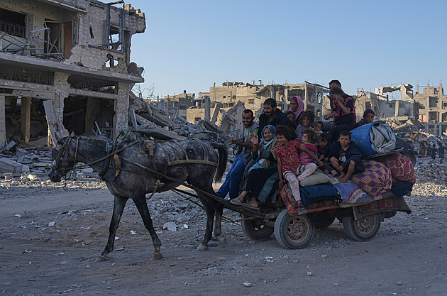 Bez vody a elektřiny, jen prach a trosky. V Gaze je zpět na 200 tisíc Palestinců