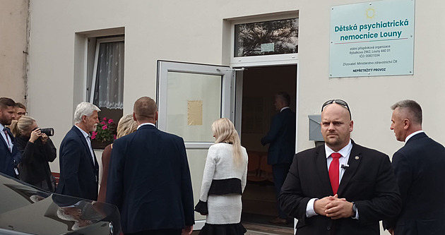 Prezident Petr Pavel s první dámou pi píjezdu k Dtské psychiatrické...