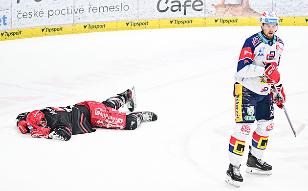Hradec ovládl derby, Budějovice podlehly Spartě. Třinec jde do čela, Litvínov v krizi