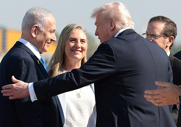 Válka je u konce, prohlásil Trump v Izraeli. Setká se s příbuznými rukojmích