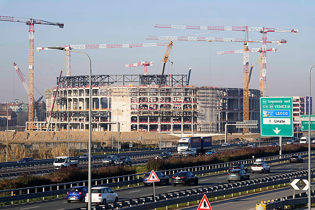 Venku staveniště, vevnitř dodělávky. Jak vypadá hokejová hala před startem her?