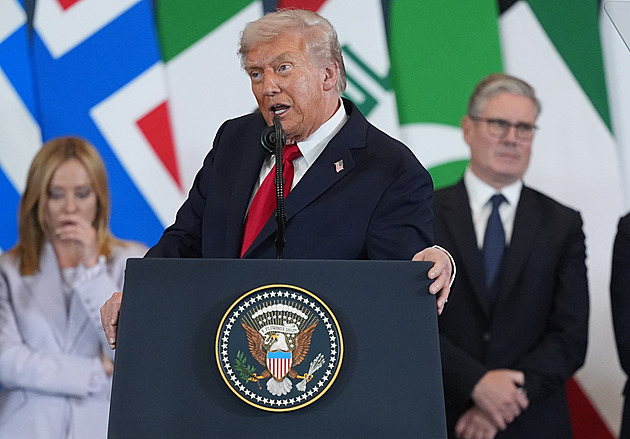 Jste krásná, velebil Trump Meloniovou. Ztrapnil Starmera a tahal se s Macronem