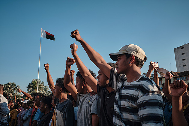 Prezident Madagaskaru uprchl ze země, moc převzala armáda