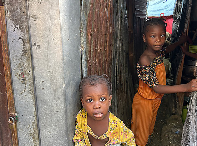 Zotročit ženy, ukojit fantazie. Mladíci chystali invazi na Haiti s armádou bezdomovců