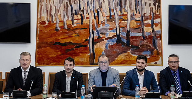 Jsme důležitý článek, řekl Turek v garáži a popřál si k narozeninám. Kauzy odmítá