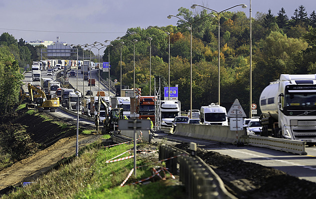 Na jihu Brna zaaly práce na pestavb kiovatky dálnic D1 a D2. Doprava v...