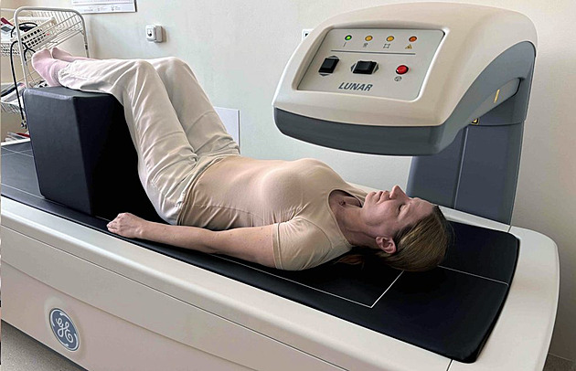 Denzitometr. Statisíce lidí si nechaly vy�et�it hustotu kostí. Nový p�ístroj si...